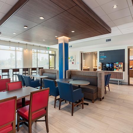 Holiday Inn Express & Suites - Moreno Valley - Riverside By Ihg Екстериор снимка