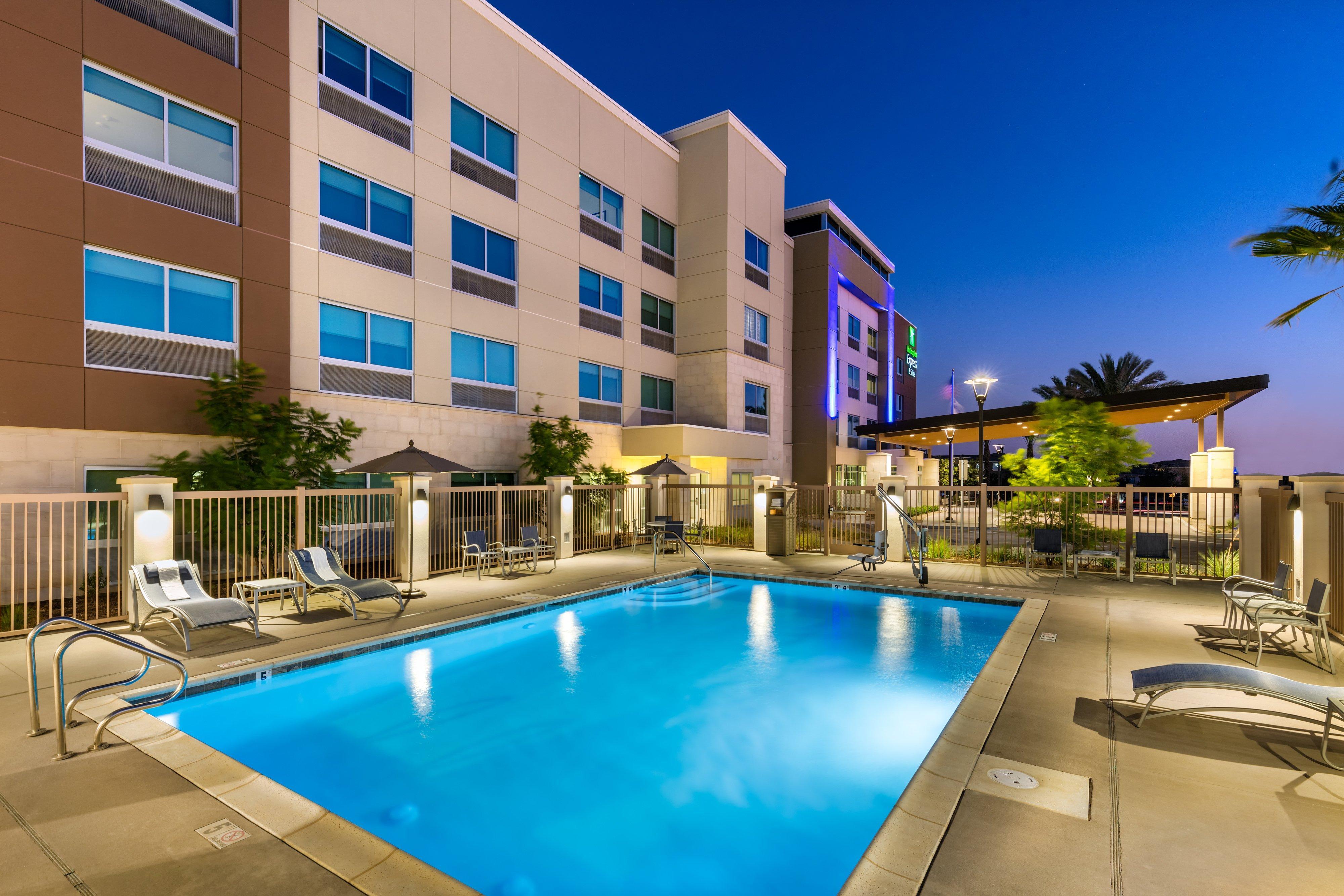 Holiday Inn Express & Suites - Moreno Valley - Riverside By Ihg Екстериор снимка