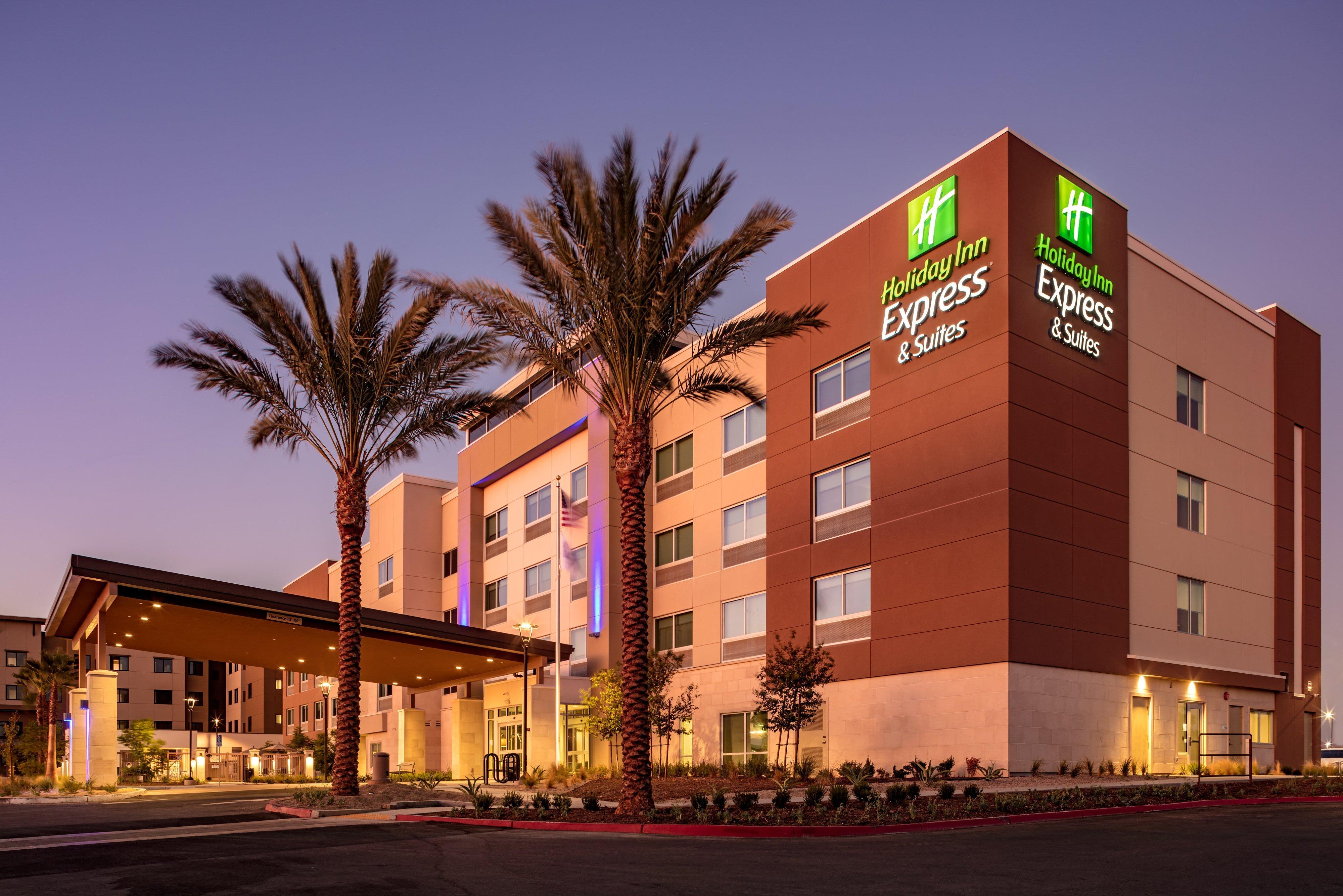 Holiday Inn Express & Suites - Moreno Valley - Riverside By Ihg Екстериор снимка
